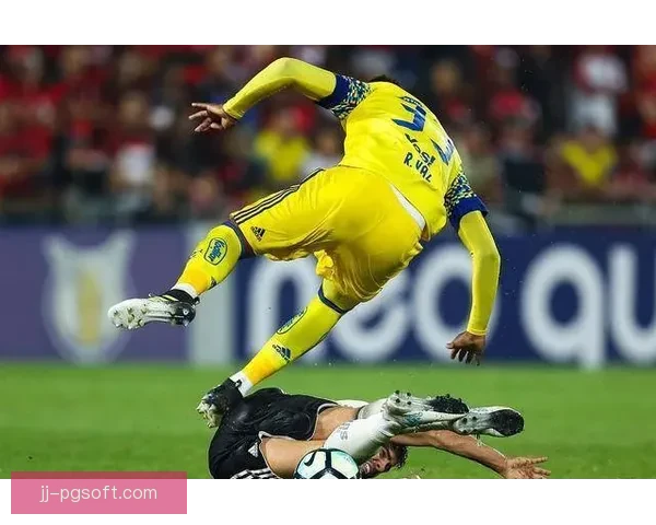 勒米纳中场防守强硬展现铁血风采成为球队防线核心